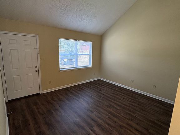 4th image of 1128 Fairview Ave #4