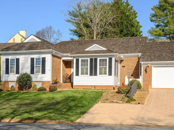 4 Ednam Village St, Charlottesville, VA 22903