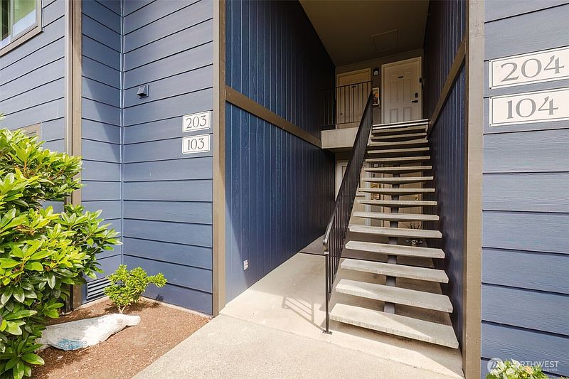2nd image of 3580 Narrows View Lane NE #103