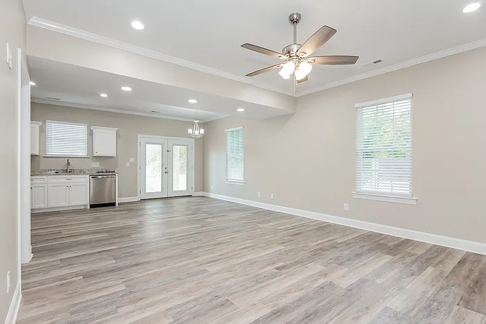 503 E Cloninger St — Photo 4