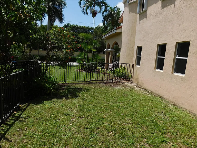 11751 NW 1st St — Photo 41