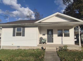 1116 S Land St, Harrisburg, IL 62946