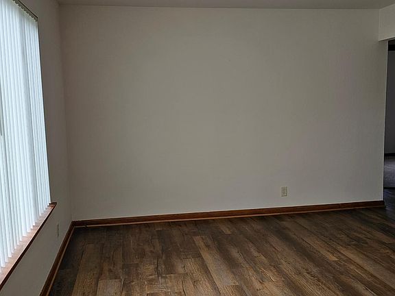 2nd image of 739 Grand Ave APT 2