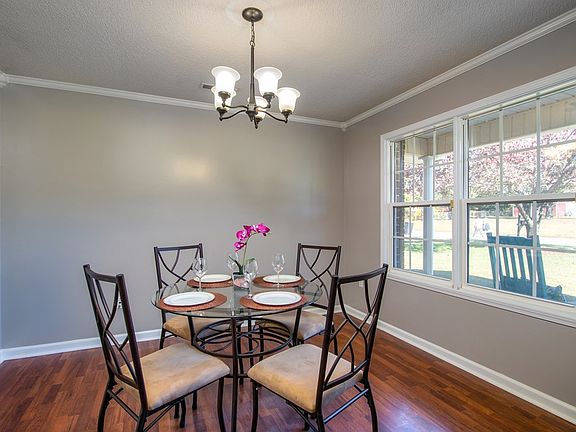 5th image of 3020 Sun Valley Dr
