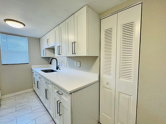 4th image of 452 SW 4th Ave APT 1