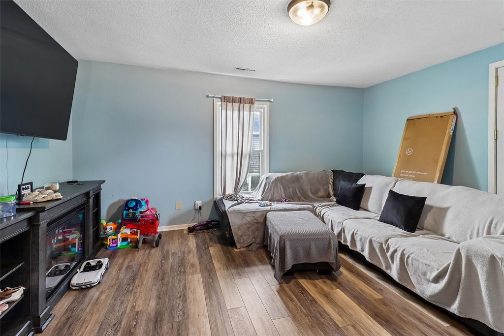 1112 27th St, Des Moines, IA - View 4