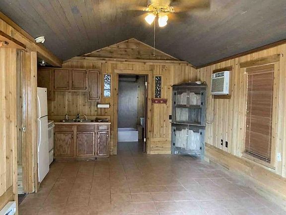 Kitchen/Dining area.