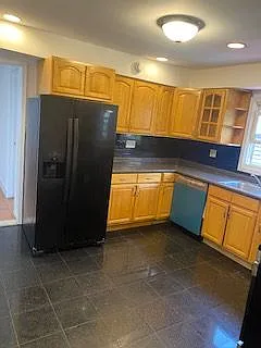 3 bed, 1.0 bath, 1600 sqft, $2,900 — Photo 3