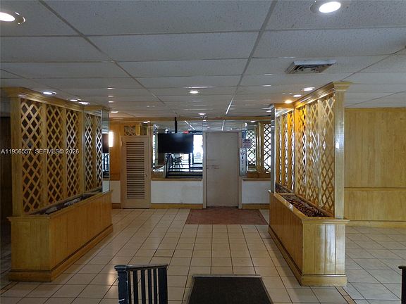 3rd image of 4172 Inverrary Dr APT 110