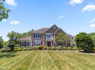 1 Bailey Farm Rd, Pittstown, NJ 08867
