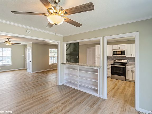 3rd image of 127 MONTPELIER DR