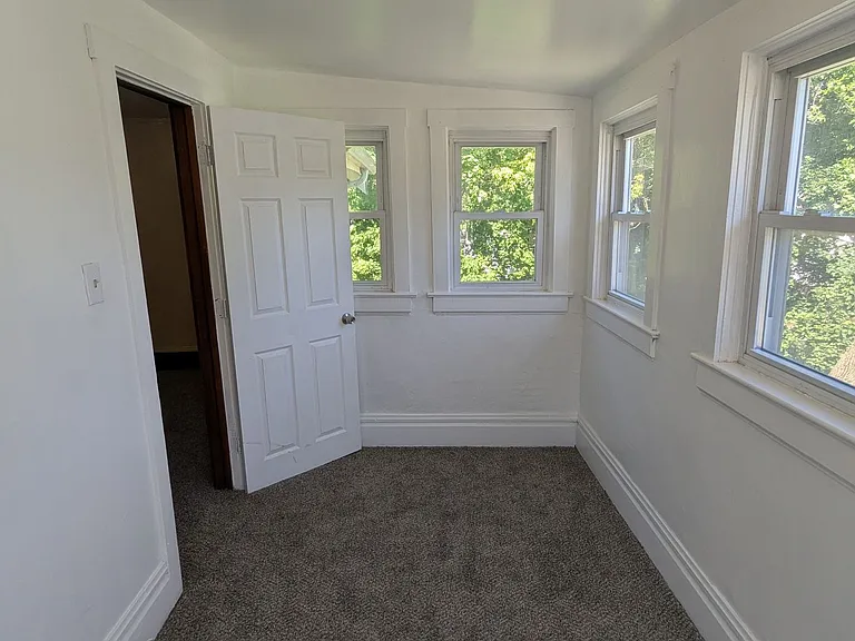 443 W Thornton St — Photo 23