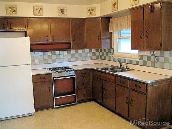 2nd image of 31731 Gloede Dr