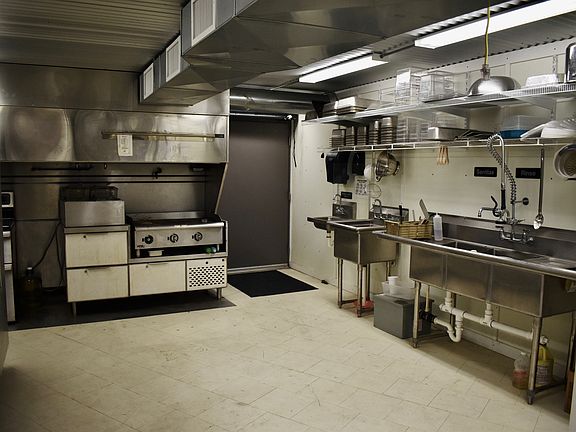 5th image of 412 James St