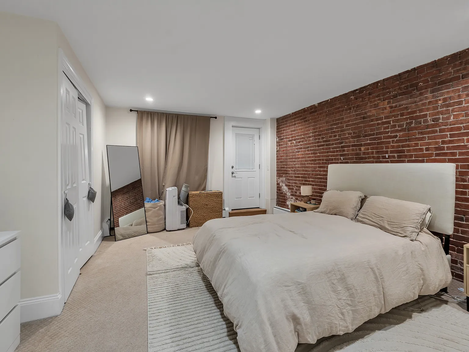 1 bed, 1.5 bath, 832 sqft, $4,000 — Photo 2