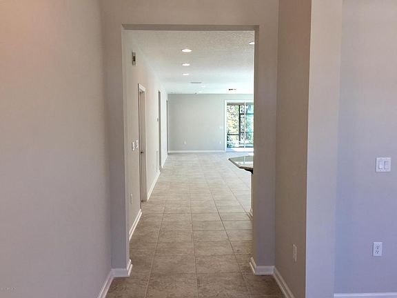 2nd image of 241 Aspen Leaf Dr
