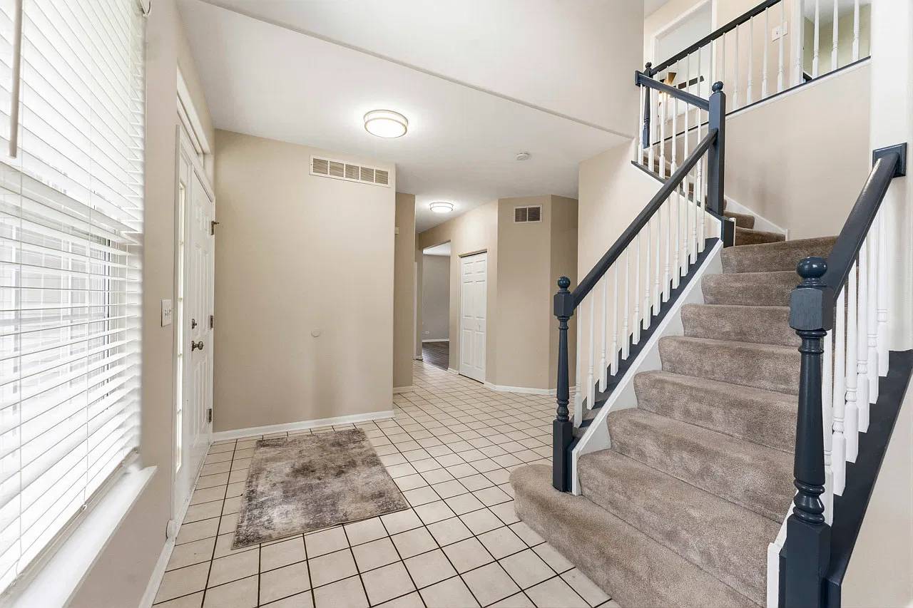 4 bed, 2.5 bath, 2462 sqft, $3,000 — Photo 3