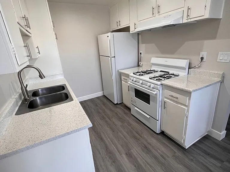 3115 Quartz Ln — Photo 3