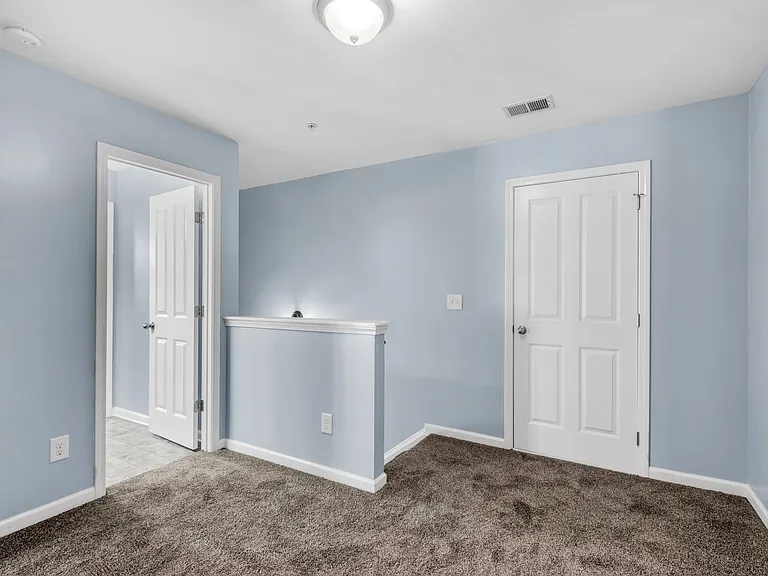 2031 Hemlock Dr #1 — Photo 17