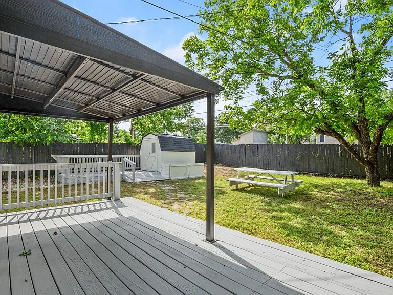2937 Higgins St — Photo 120
