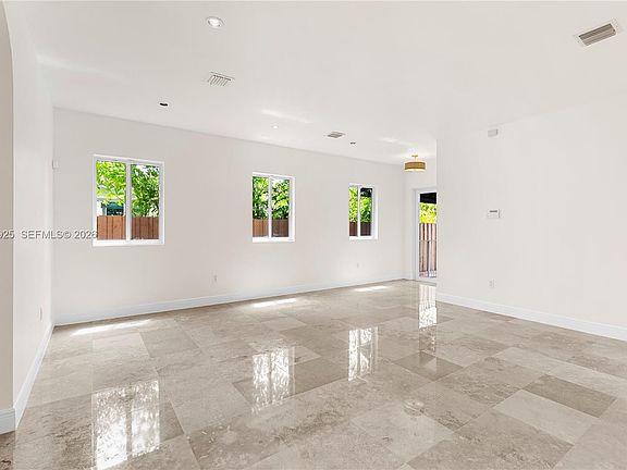 4th image of 4023 SW 10th St #4023