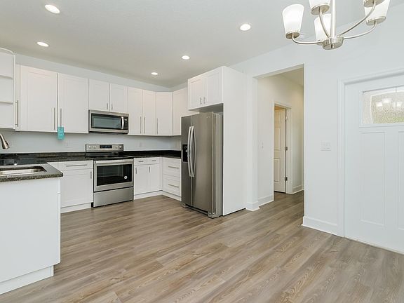 5th image of 115 E Broad St
