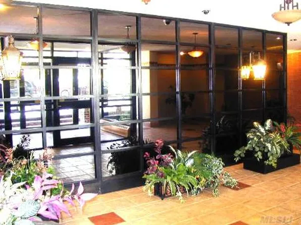 68-20 Selfridge Street image 1 of 9