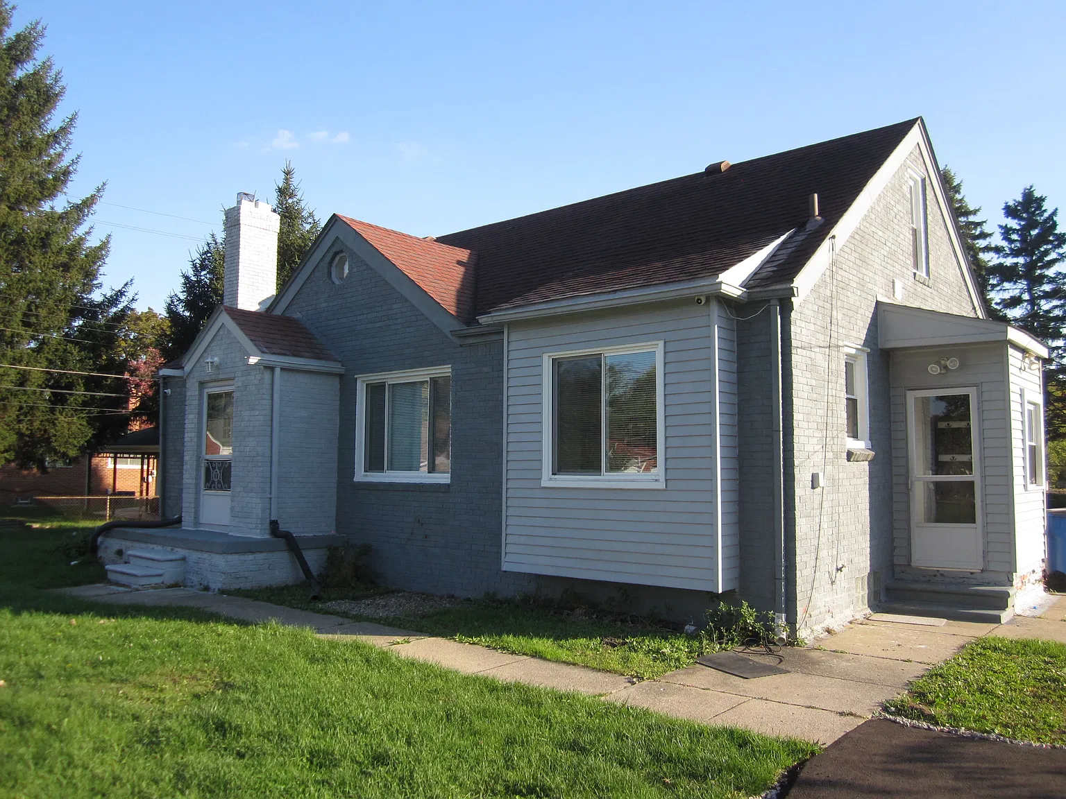 4 bed, 2100 sqft, $2,000 — Photo 2