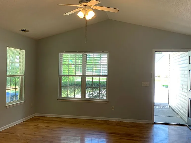 204 White Ave — Photo 5