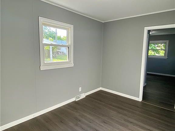 5th image of 213 William St