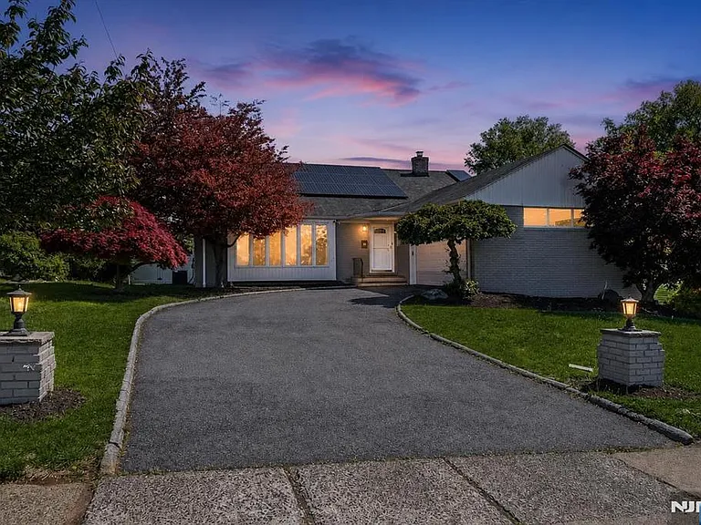 32 Brantwood Pl — Photo 1