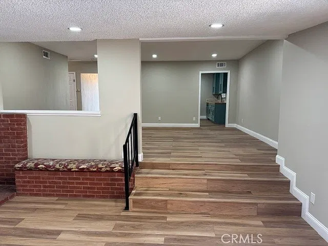 3 bed, 1690 sqft, $2,800 — Photo 2