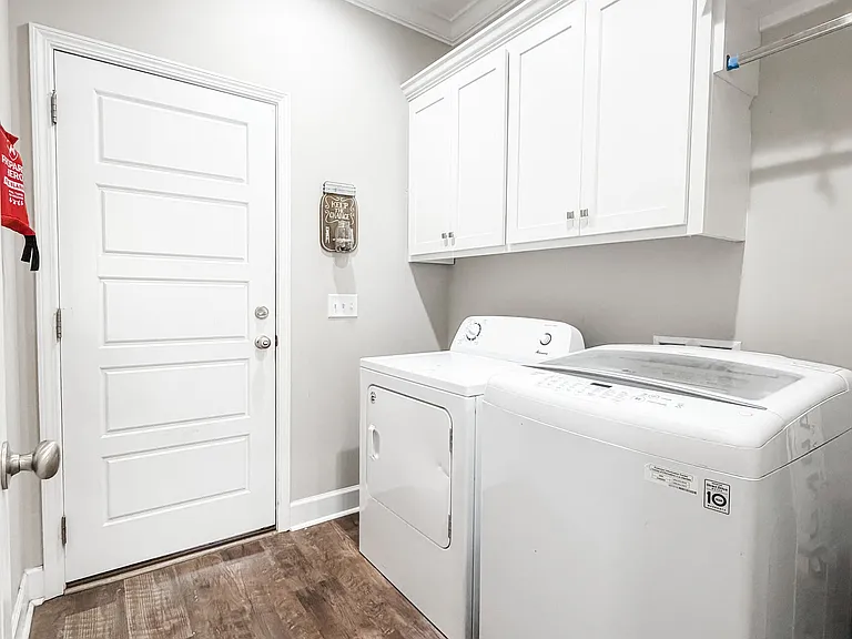106 Pomegranate St — Photo 10