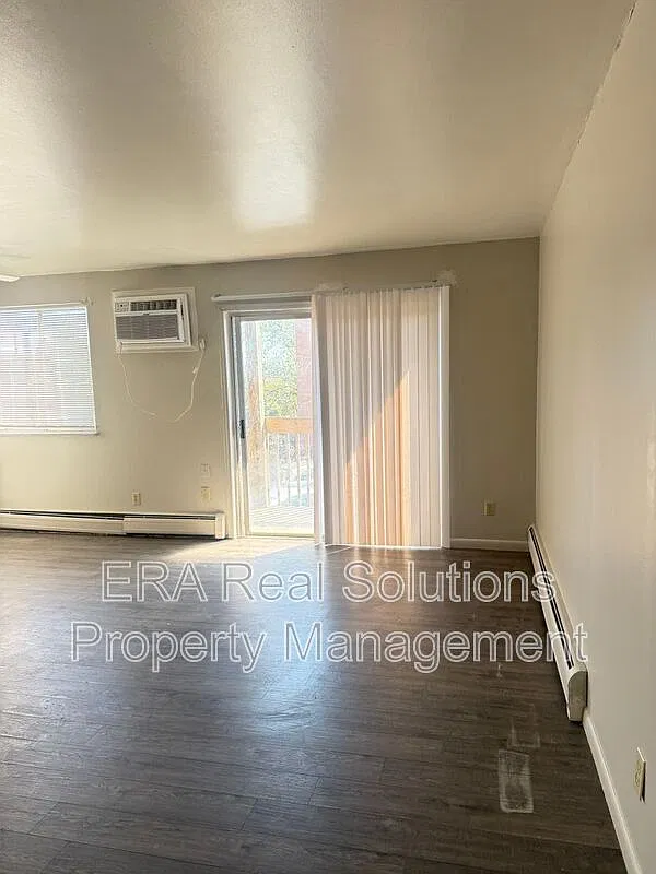 2 bed, 1.0 bath, $950 — Photo 3