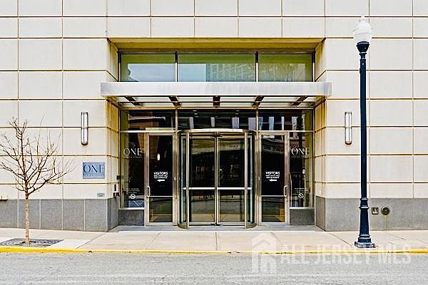 1st image of 1 Spring St Unit 2204