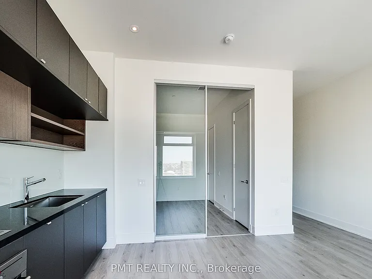 111 Saint Clair Ave W #1525 — Photo 3