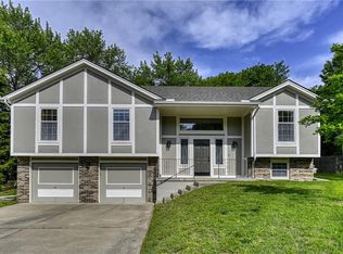 8224 NW Birch Ln, Kansas City, MO 64151
