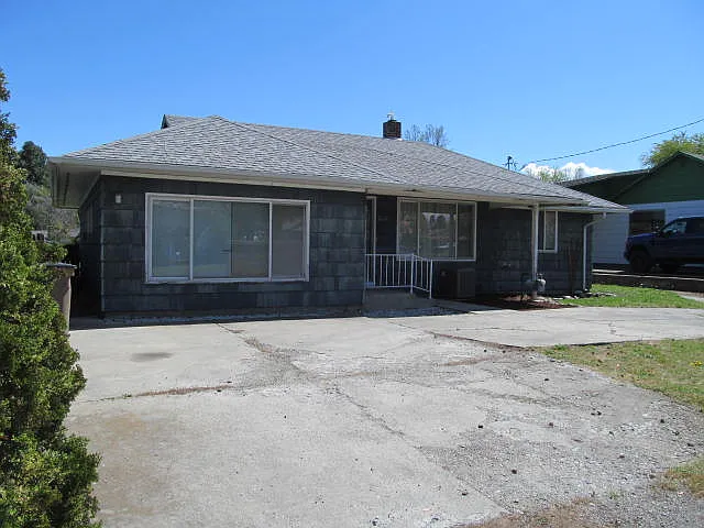 Building Photo - 3205 7th St