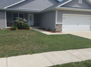 300 Dewberry Trl, Chatham, IL 62629