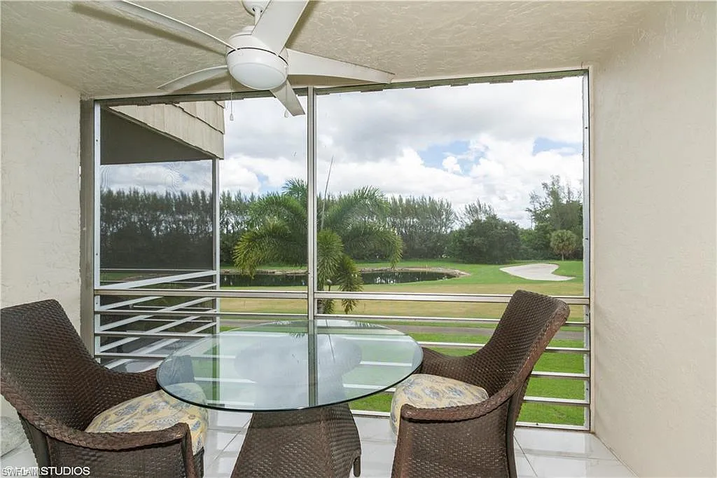 2 bed, 2.0 bath, 919 sqft, $1,950 — Photo 2