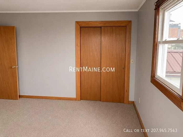 676 College Ave — Photo 17