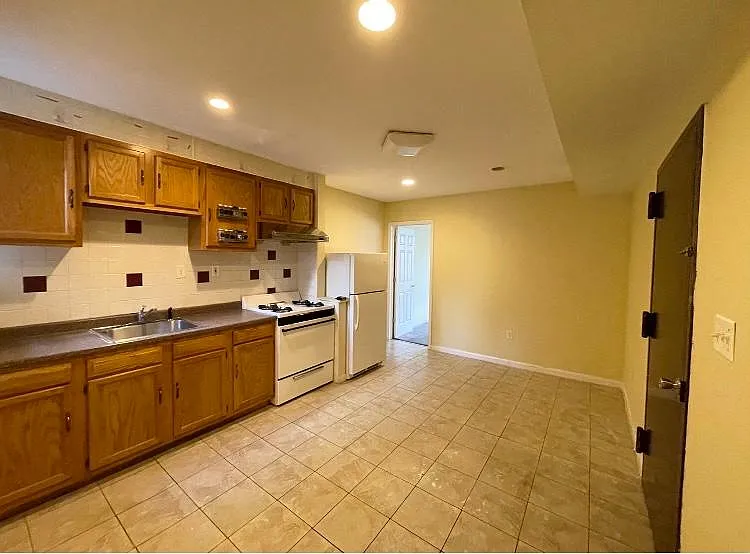 2 bed, 850 sqft, $1,375 — Photo 1