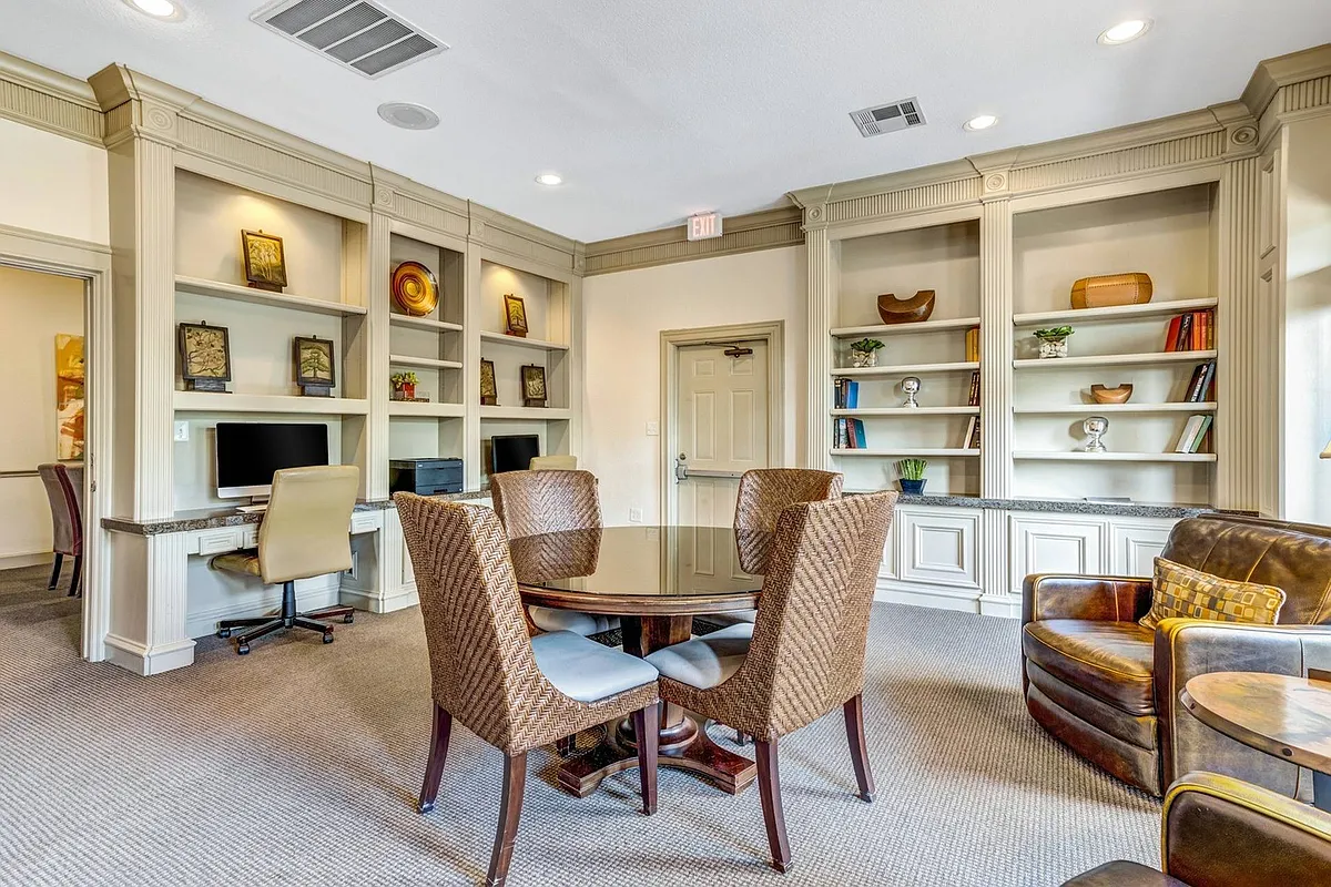 Cyber Cafe & Library - Post Oak at Woodway