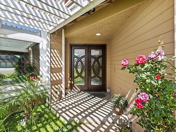 3rd image of 2220 Bloomfield Ln