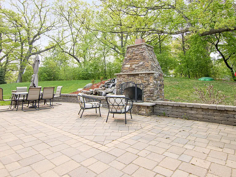 225 Paisley Ln — Photo 3