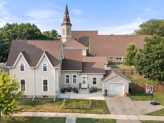 4th image of 230 Somonauk St