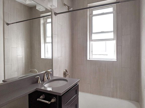 5th image of 513 W Belmont Ave #1