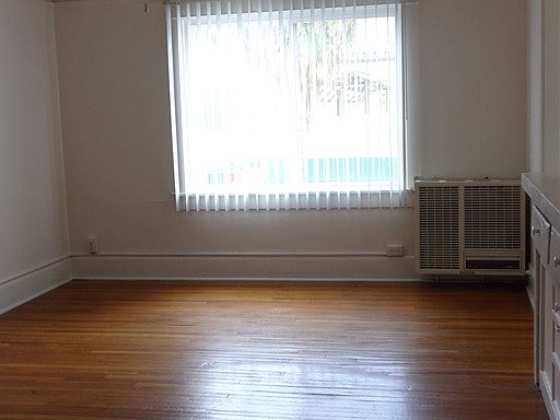 3rd image of 630 W Washington St APT 10