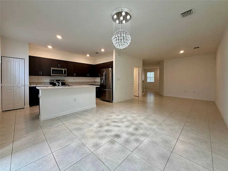 2685 SE 13th Ct — Photo 6