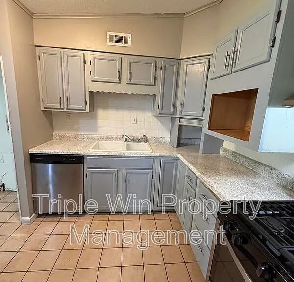 835 Bobbins Ln — Photo 13